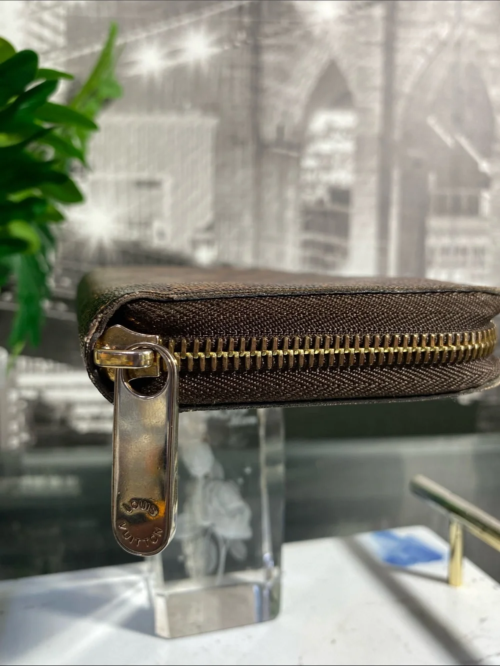 Authentic Rare Louis Vuitton Damier Zippy Wallet